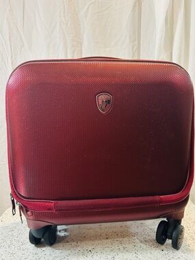 Stylish Red Hard-Shell Spinner Travel Case